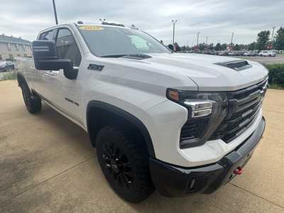 2025 Chevrolet 2500 Crew Cab, $73390. Photo 4