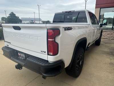 2025 Chevrolet 2500 Crew Cab, $73390. Photo 5