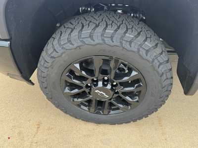 2025 Chevrolet 2500 Crew Cab, $73390. Photo 9
