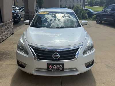 2014 Nissan Altima, $10350. Photo 2