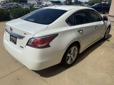 2014 Nissan Altima, $10350. Photo 4