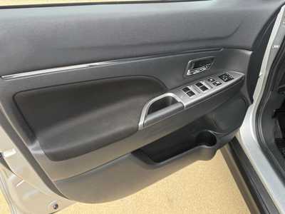 2021 Mitsubishi Outlander, $14950. Photo 11