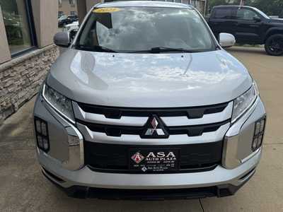 2021 Mitsubishi Outlander, $14950. Photo 3