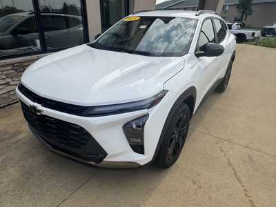2025 Chevrolet Trax, $26690. Photo 2