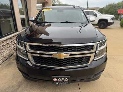 2020 Chevrolet Suburban, $34250. Photo 3