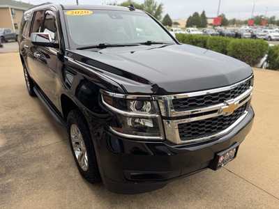 2020 Chevrolet Suburban, $34250. Photo 4