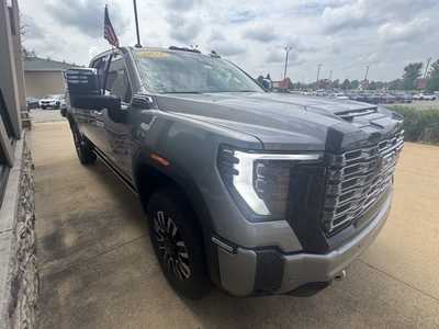 2025 GMC 3500 Crew Cab, $99935. Photo 4