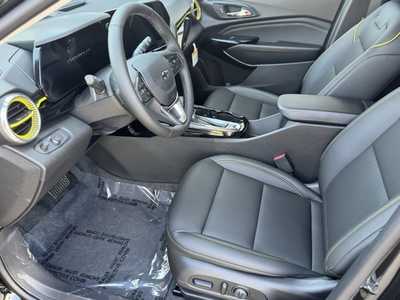 2025 Chevrolet Trax, $25987. Photo 10