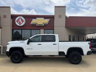 2025 Chevrolet 2500 Crew Cab, $. Photo 8