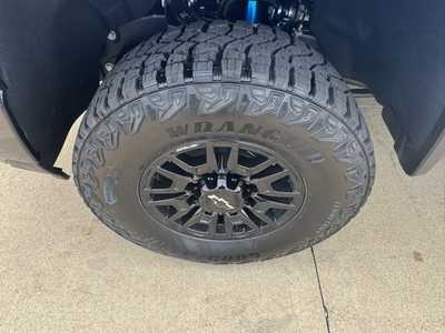 2025 Chevrolet 2500 Crew Cab, $. Photo 9