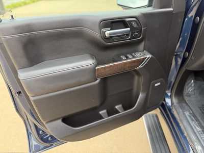 2022 GMC 1500 Crew Cab, $43950. Photo 8