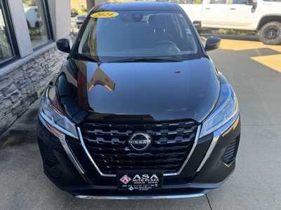 2024 Nissan Kicks, $19950. Photo 3