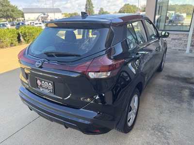 2024 Nissan Kicks, $19950. Photo 5