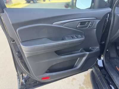 2022 Honda Passport, $36950. Photo 10