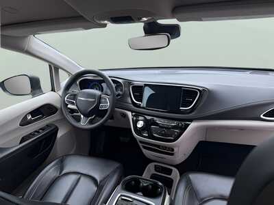 2023 Chrysler Pacifica, $0. Photo 11