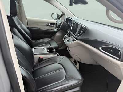 2023 Chrysler Pacifica, $0. Photo 8