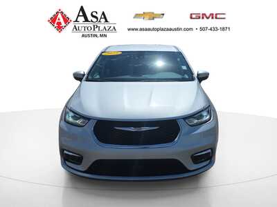2023 Chrysler Pacifica, $24550. Photo 3