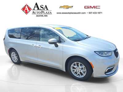 2023 Chrysler Pacifica, $24550. Photo 5