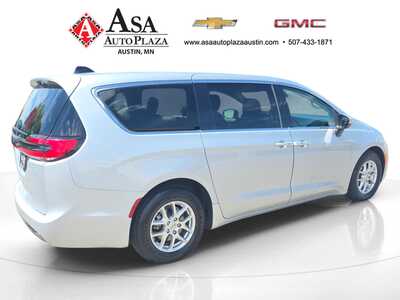 2023 Chrysler Pacifica, $24550. Photo 7