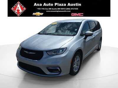 2023 Chrysler Pacifica, $24550. Photo 1