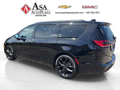 2025 Chrysler Pacifica, $36650. Photo 12