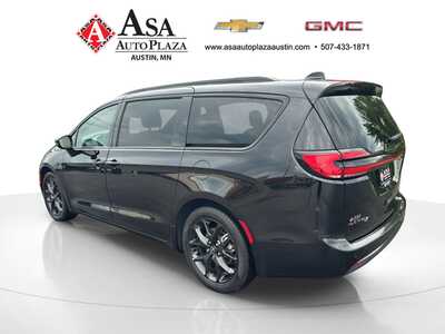 2025 Chrysler Pacifica, $35650. Photo 11