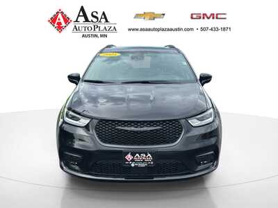 2025 Chrysler Pacifica, $35650. Photo 3