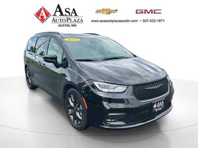 2025 Chrysler Pacifica, $35650. Photo 4