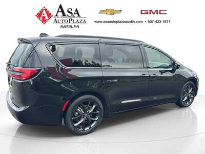 2025 Chrysler Pacifica, $35650. Photo 7