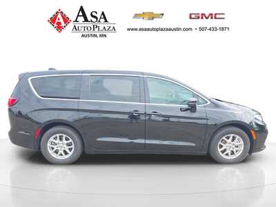 2025 Chrysler Pacifica, $29950. Photo 6