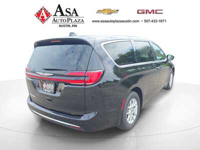2025 Chrysler Pacifica, $29950. Photo 8