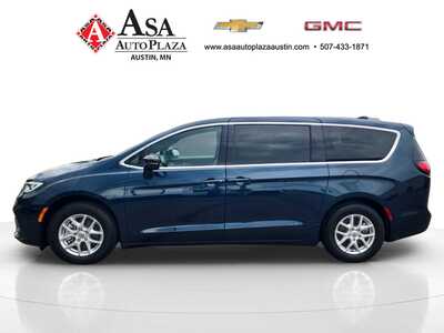 2025 Chrysler Pacifica, $32350. Photo 12