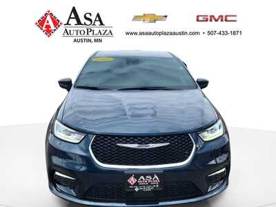 2025 Chrysler Pacifica, $32350. Photo 3