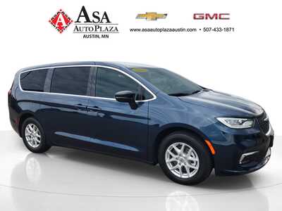 2025 Chrysler Pacifica, $32350. Photo 5
