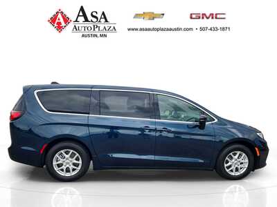 2025 Chrysler Pacifica, $32350. Photo 6