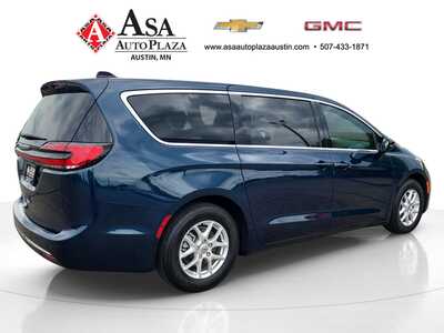 2025 Chrysler Pacifica, $32350. Photo 7