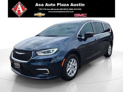 2025 Chrysler Pacifica, $32350. Photo 1