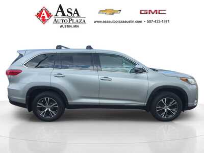 2019 Toyota Highlander, $26450. Photo 7