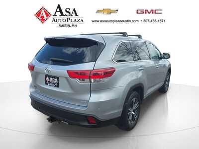 2019 Toyota Highlander, $26450. Photo 8
