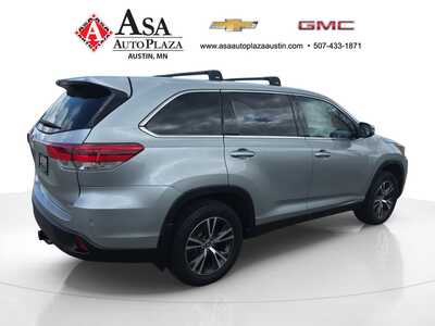 2019 Toyota Highlander, $26450. Photo 9