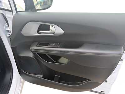 2025 Chrysler Pacifica, $0. Photo 10