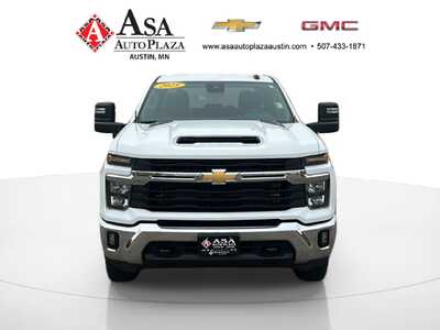 2025 Chevrolet 2500 Crew Cab, $52950. Photo 3
