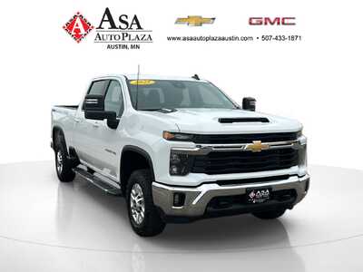 2025 Chevrolet 2500 Crew Cab, $52950. Photo 4