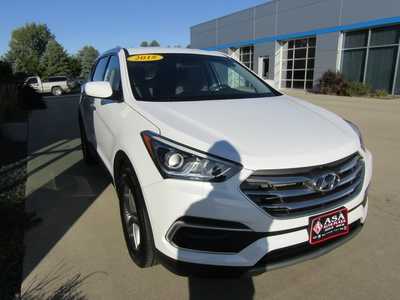 2018 Hyundai Santa Fe, $18297. Photo 4