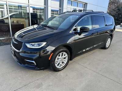 2022 Chrysler Pacifica, $22932. Photo 2