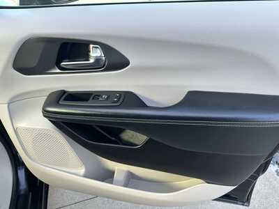 2022 Chrysler Pacifica, $22932. Photo 9