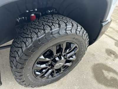2025 Chevrolet 3500 Crew Cab, $73945. Photo 9