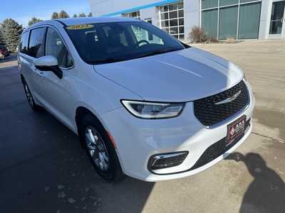 2023 Chrysler Pacifica, $34899. Photo 3