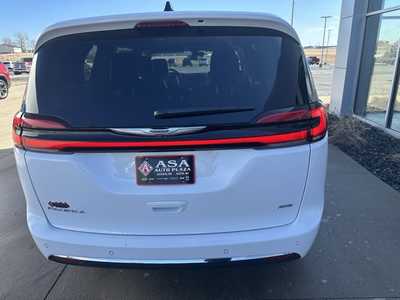 2023 Chrysler Pacifica, $34899. Photo 6