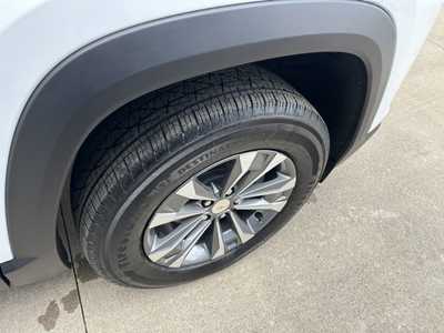 2025 Chevrolet Equinox, $32145. Photo 8